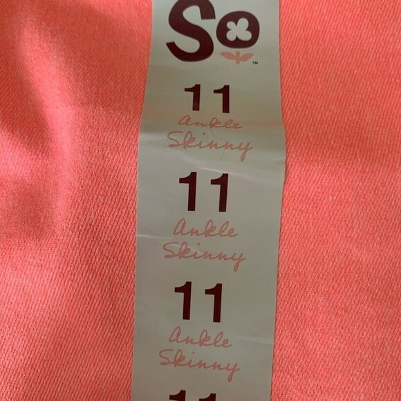 SO Coral Ankle Pants Size 11 - Picture 4 of 4
